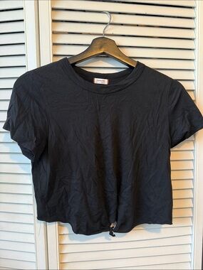Casual Black Cropped Tie-Front Tee